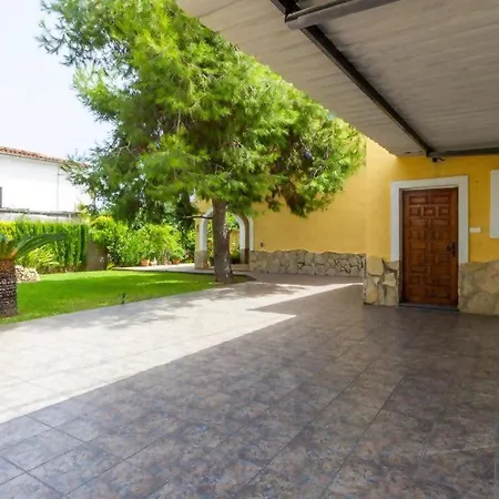 Casa Con Jardin A Pocos Pasos Del Mar