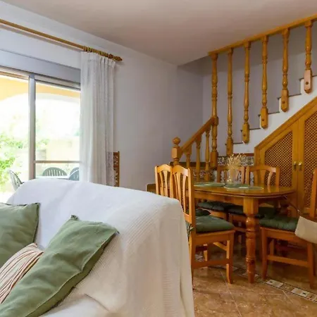 Сasa de vacaciones Casa Con Jardin A Pocos Pasos Del Mar *